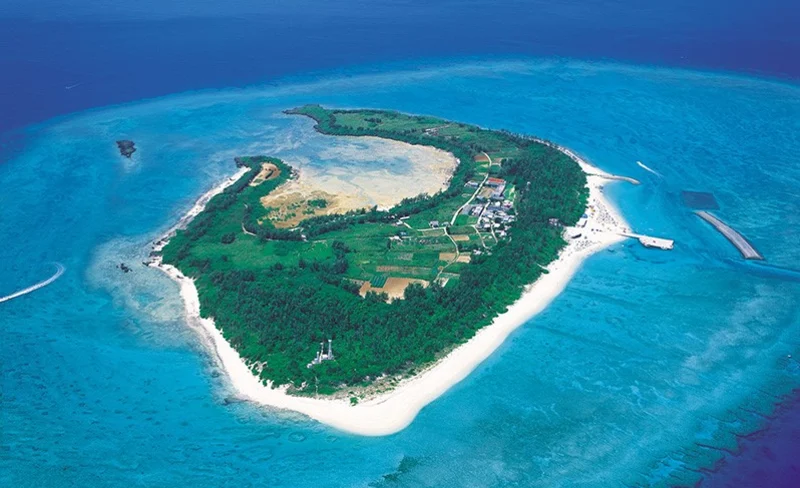 水納島海水浴＆水上活動（渡久地港出發）