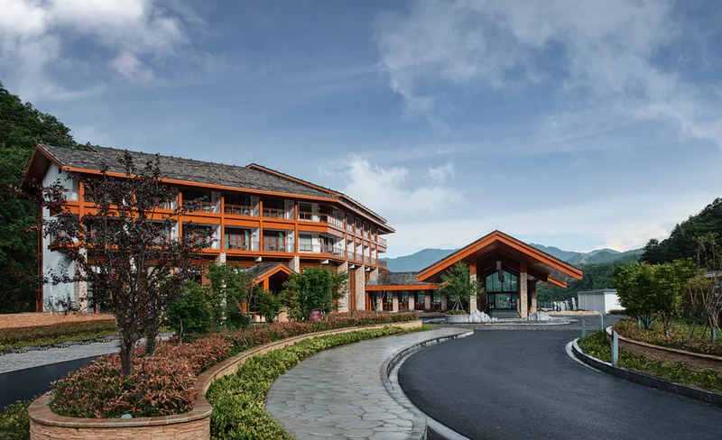 【春季鉅惠】湖北神農架皇冠假日酒店住宿套餐