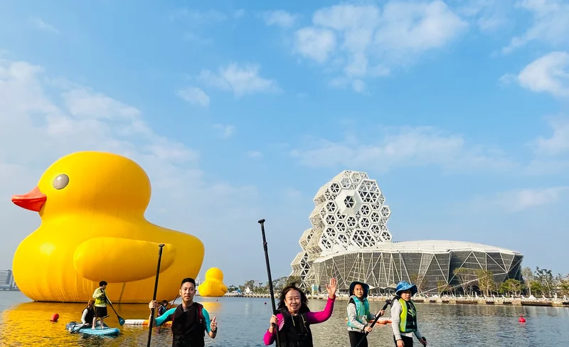 高雄: 愛河SUP立槳體驗-KLOOK