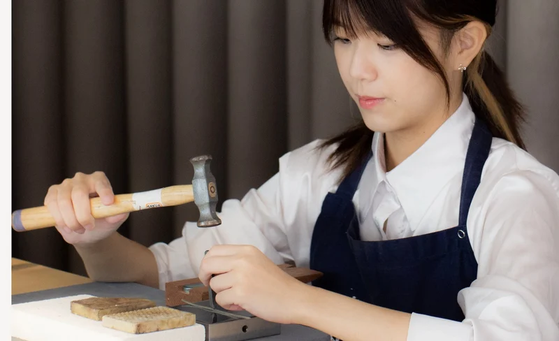 台北: ANG 嬉金坊 | 手作純銀戒指體驗 | 珍珠與寶石手鍊串製DIY-KLOOK