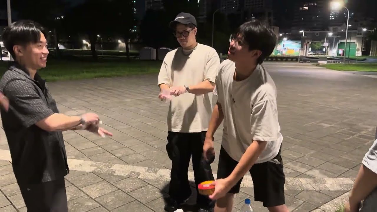 【加長完整版】臭到崩潰！我們挑戰世界最臭鯡魚罐頭！