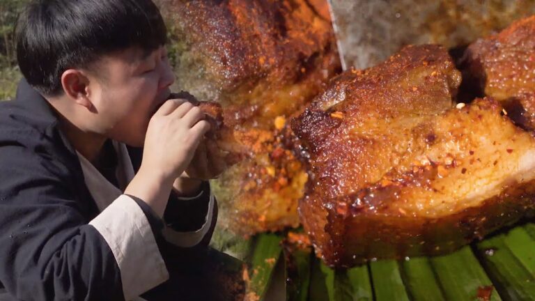 游侠松 | 脆皮五花肉,8斤五花肉一口气干完,真过瘾!|Two guys eat 8 Jin of streaky pork at a time. It's delicious! hq720