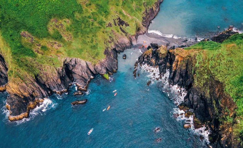 宜蘭｜南方澳秘境賊仔澳＆七彩石沙灘｜獨木舟體驗-KLOOK