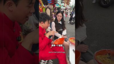 開店做餐飲，一定要懂得用營銷的方式來獲客，利用人性愛佔小便宜的點鎖住顧客 各位老闆們我說的對嗎#商業思維 #創業 #銷售技巧 #擺攤創業