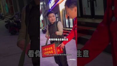 『2025創業』河南許昌看到一位斷臂小哥零下的天氣還在賣著冰糕，始終面帶著微笑，無論生活給我們帶來什麼，只要堅強勇敢地去面對相信會越來越好，在這也祝大家在新的一年裡越來越好！