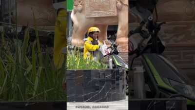 她原來也曾是一個“不堪一擊”的弱女子，你來了以後，她變“百毒不侵”的女強人。祝願你們早日渡過難關，向陽而生！#人間溫暖 #母愛