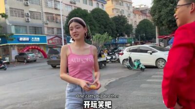 每天一個銷售小技巧 沒有缺客流的店，只要缺腦子的老闆，只要你有一套好的模式就不怕沒有客流，相信大部分人看不懂這條視頻 #商業思維 #創業 #地攤創業 #實體店引流 #新店開業